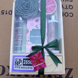 New Freida and Joe Strawberry Bath & Body Gift Set