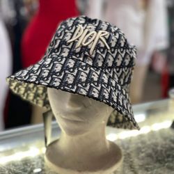cap LV  Dior 