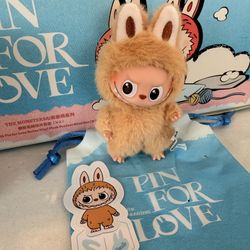 Pop Mart Labubu “Pin For Love” – Letter S