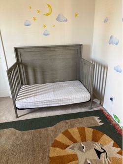 Delta Crib and Matching Chest of Drawers