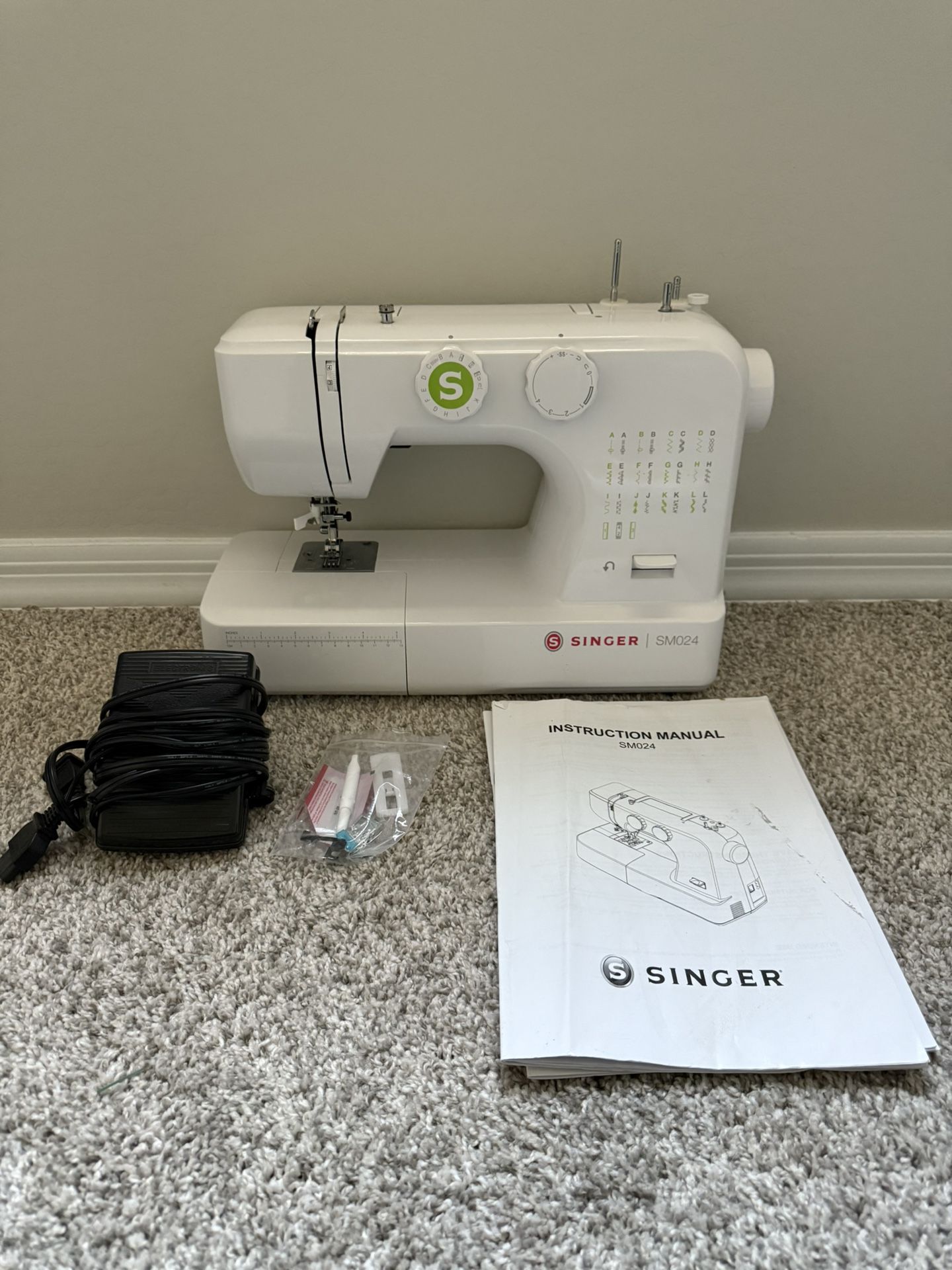 Singer SM024 Sewing Machine