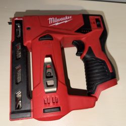 Milwaukee M12 3/8 in. Crown Stapler (Bare Tool)