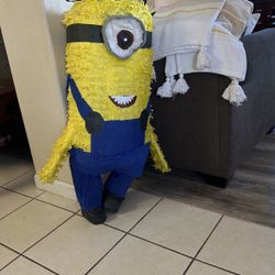Minion Piñata 