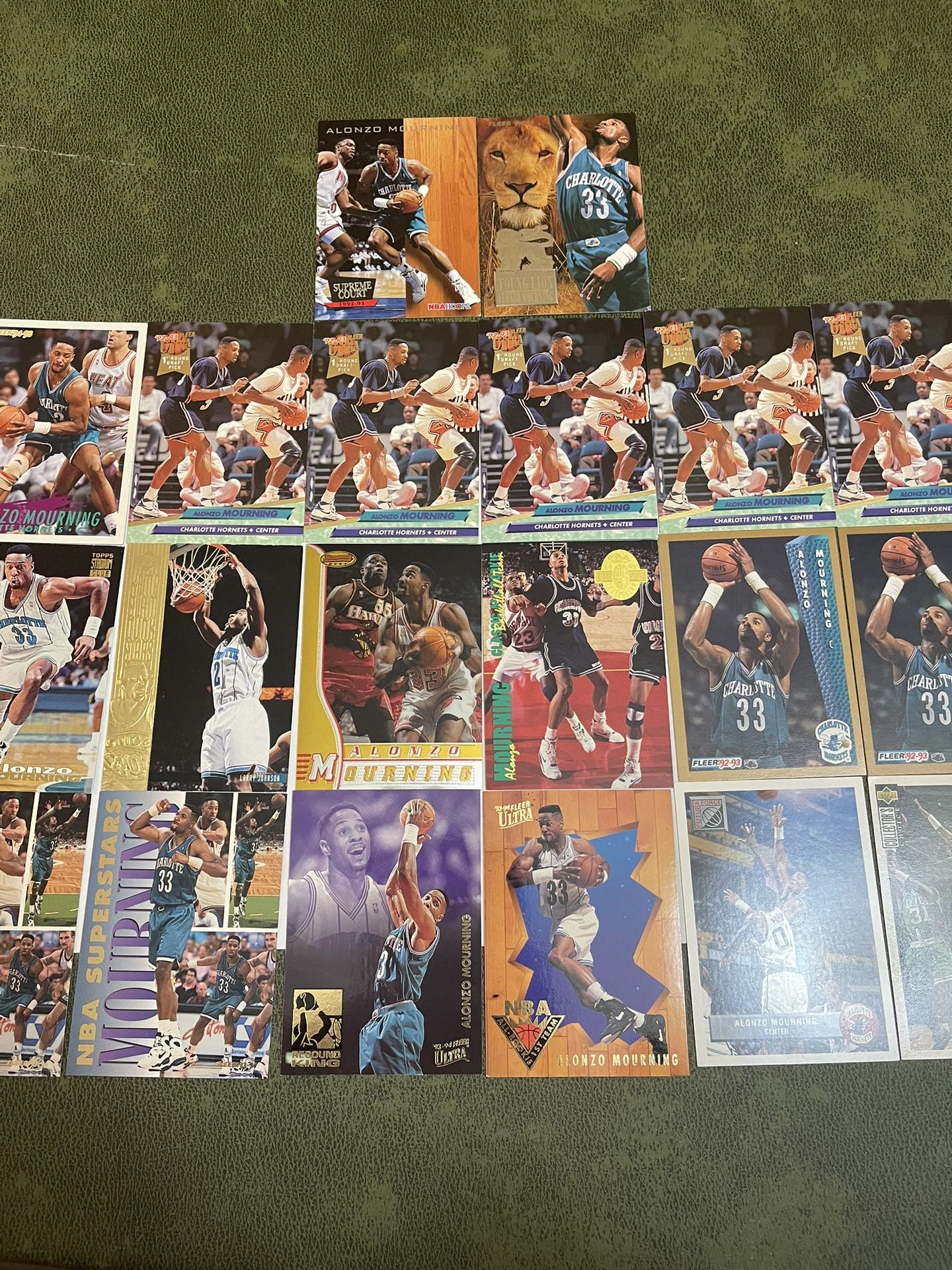 Lot of 20 NBA Alonzo Mourning Basketball Cards Including 8 Rookies