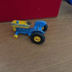VINTAGE MATCHBOX LESNEY 39C FORD TRACTOR 1967-72 BLUE/YELLOW FARMING DIECAST