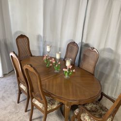 Vintage Extendable Dining Table & 6 Cane Back Chairs PERFECT FOR EVERYDAY USE WITH THE CONVENIENCE OF EXTENDING 