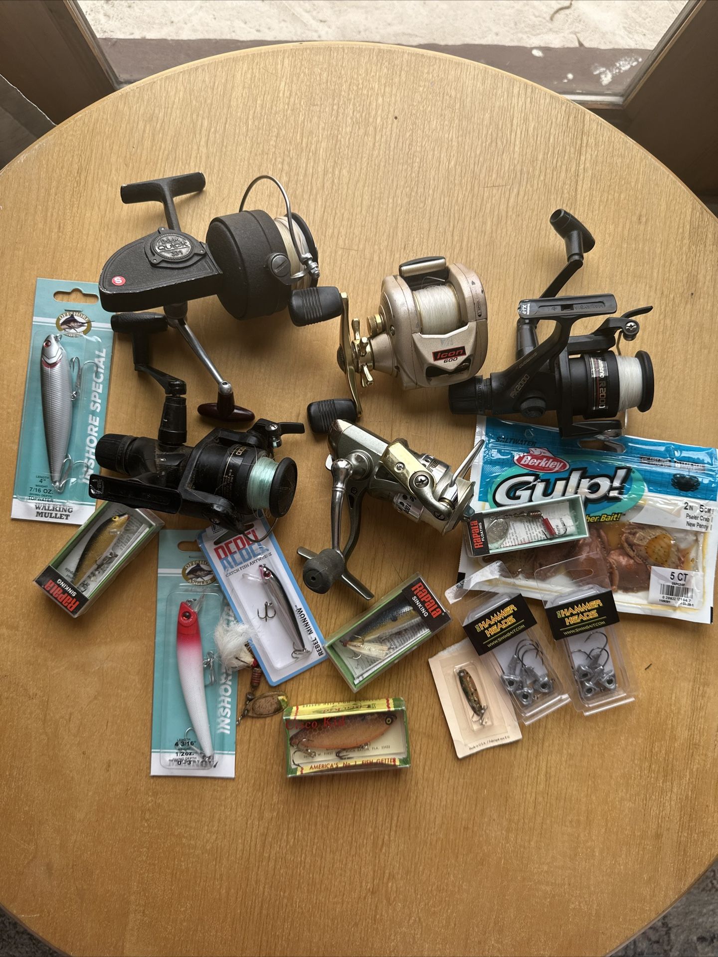 Lot Of 4 Spincast, 1 Baitcast Fishing Reels & 10 Lures (most new), bait, Nice!