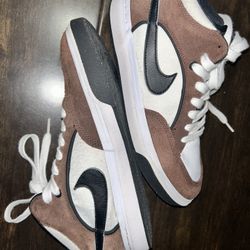 NIKE SB REACT LEO SIZE 9 MENS