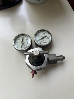 Tescom Oxygen Regulator Gauge H745-C Valve 400 PSI 0-30 PSIG