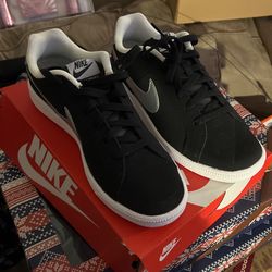 Women’s Nike Court Royals