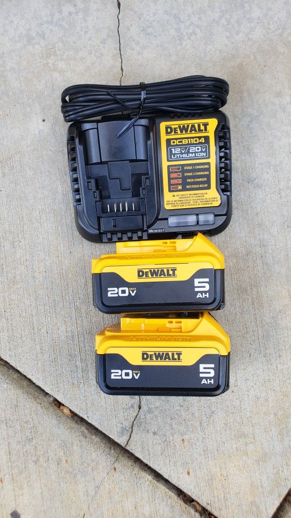 Dewalt 20v Batteries 5.0 Ah And Charger Brand New 