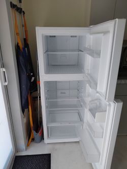 Insignia  white Fridge