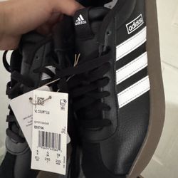 Adidas Sneakers