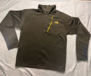 The North Face Men’s Medium Quarter Zip Fleece Pullover Gray Yellow