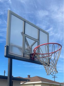 Free basketball hoop free standing come pick up today