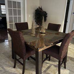 Dining Room Set - 4 Chairs 