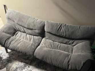 Couch that Reclines