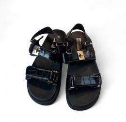Steve Madden black crocodile textured ls sandals