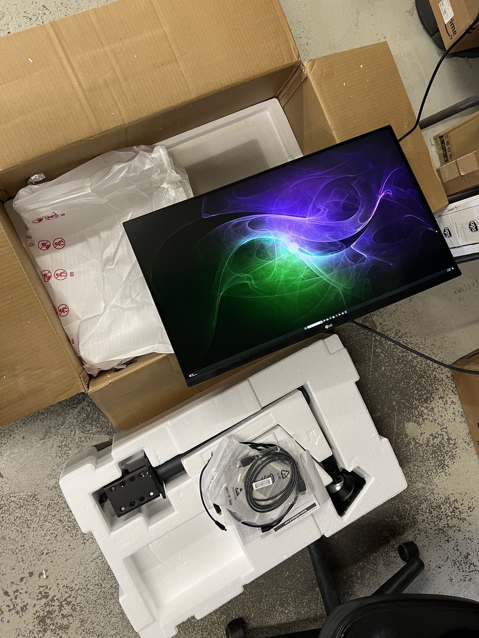LG Ultra Fine Display Ergo Monitor 4K