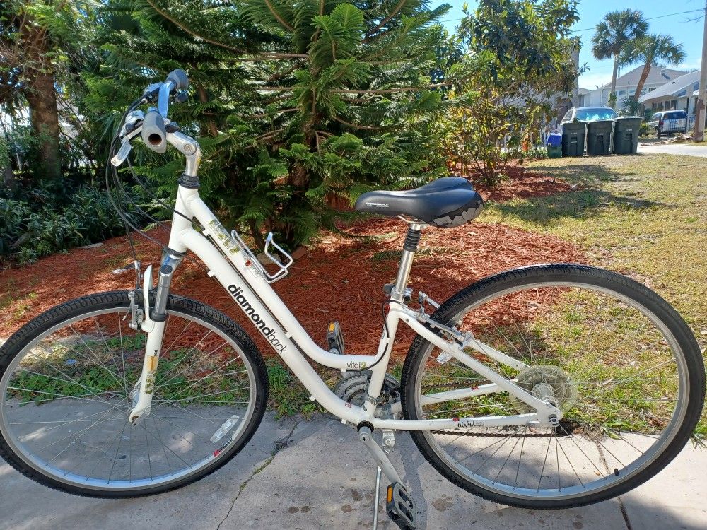 Ladies Diamondback Step Through Bicycle