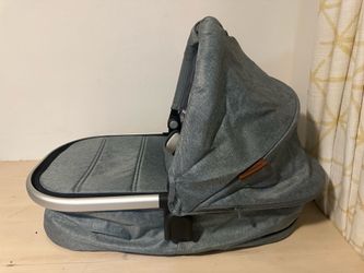 UPPAbaby Bassinet V3 - Compatible with Vista, Cruz, Ridge Strollers - Overnight Sleep Solution - Mattress, Sheet and Bug Shield Included