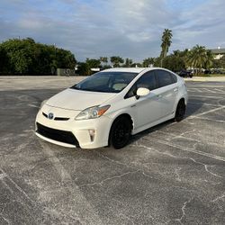 2014 Toyota Prius Hybrid 4D Hatchback Il