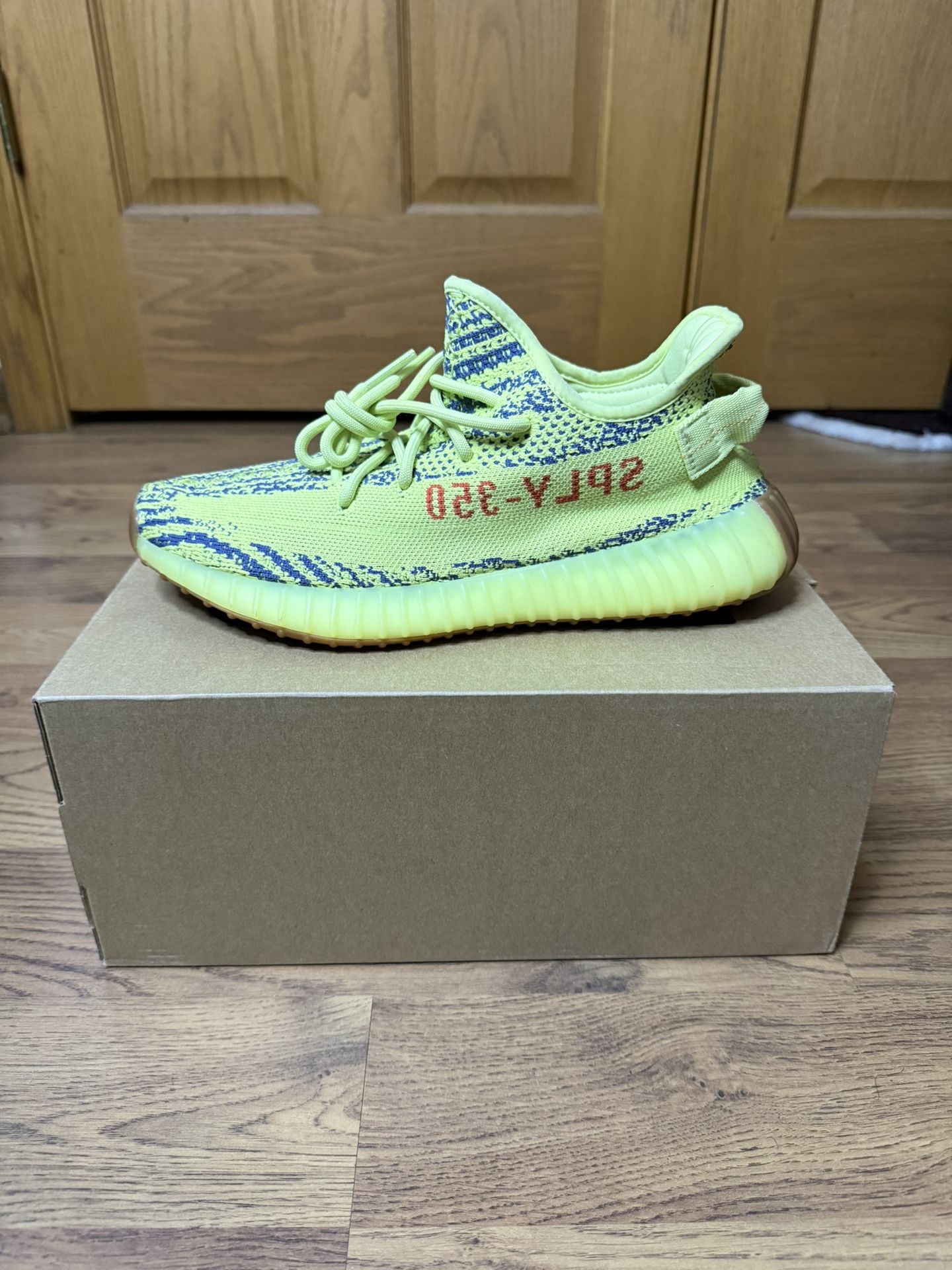 Yeezy 350 V2 “Semi Frozen Yellow” Size 8.5M