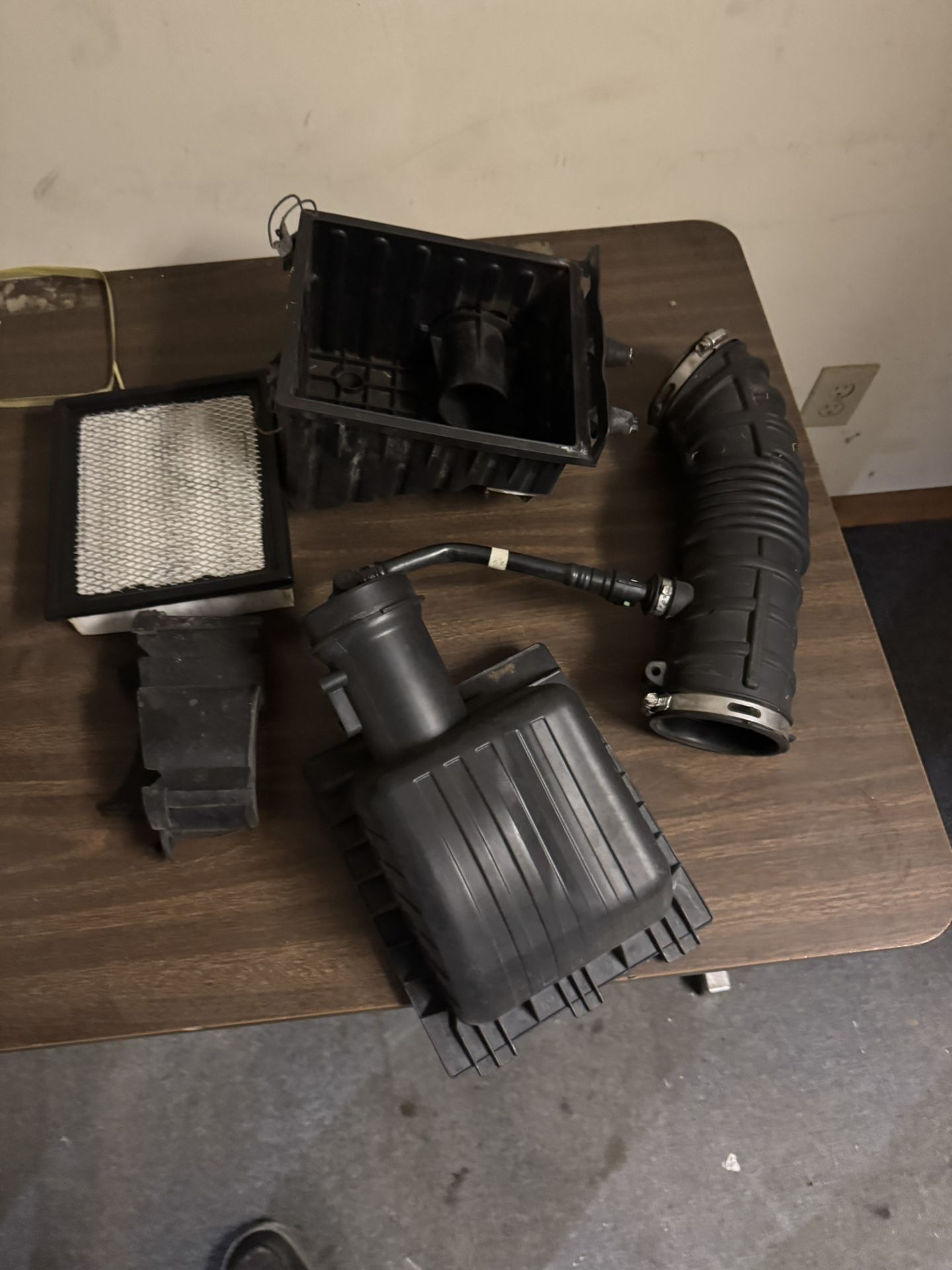 04-11 ford ranger/ 04-09 mazda b4000 oem air filter assembly !!