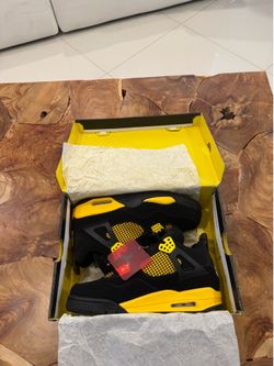 Air Jordan 4 Yellow Thunder