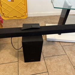 Sound Bar Samsung With Control  Used 