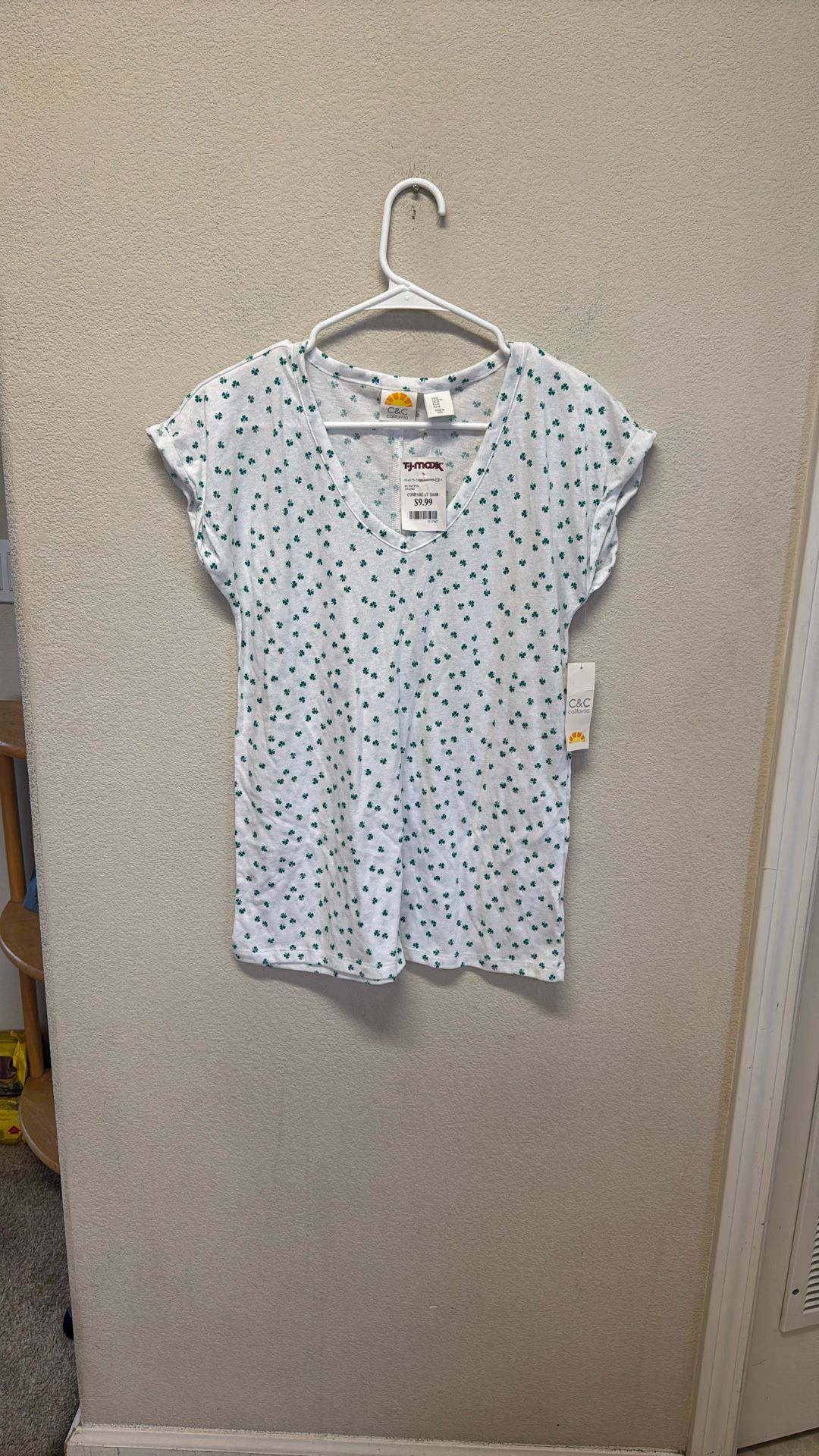 New With Tags C & C California Women’s Medium M Clover Shamrock V Neck Shirt Top