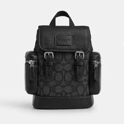 Brand new – never used, original tags still attached – Coach Sprint Sling Pack In Signature Jacquard.