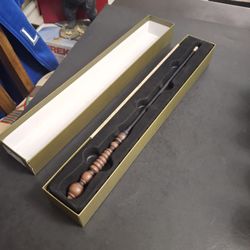 Harry Potter Collectible Ollivanders Universal Studios Interactive Vine 10 Wand In Original Box & Hogsmead Diagon Alley Map