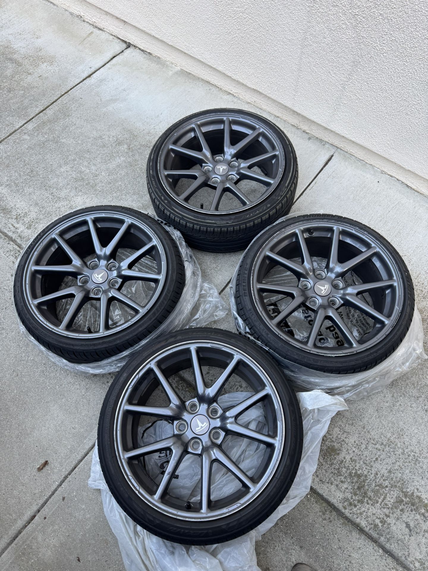 Tesla model 3 Wheels 18x8.5 +40