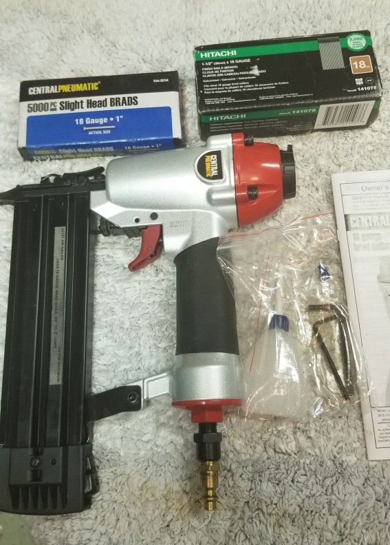 Pneumatic Brad Nailer With Accessories 