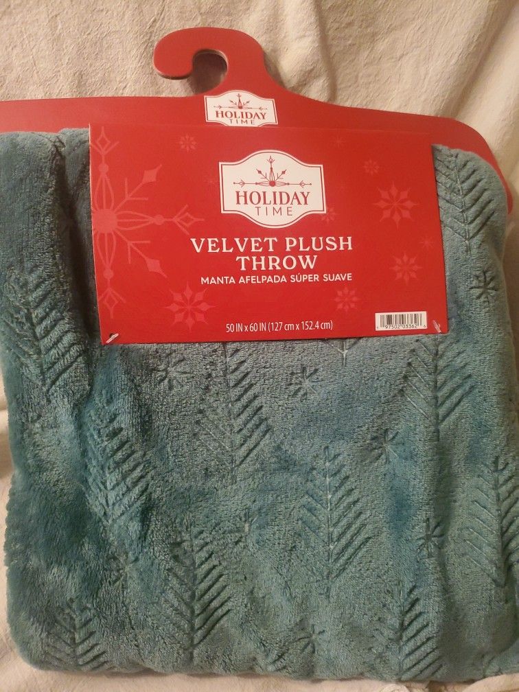 Holiday Time Velvet Plush Throw 50x60 NEW