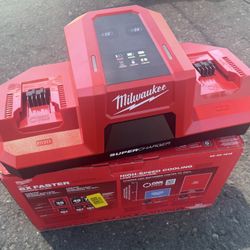 Milwaukee M18 18V Dual Bay Simultaneous Super Charger