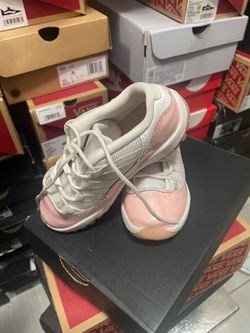 Girls size 9C Jordans 9C