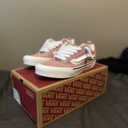 Women's Knu Skool Vans - Size 7-