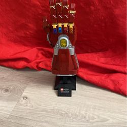 LEGO Marvel Nano Gauntlet, Iron Man Model with Infinity Stones,