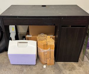 Desk with 2 drawers and storage space