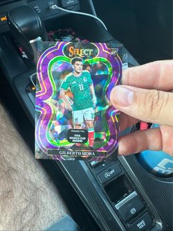 Gilberto mora Purple cracked Ice /599 Mexico select road to World Cup rookie card