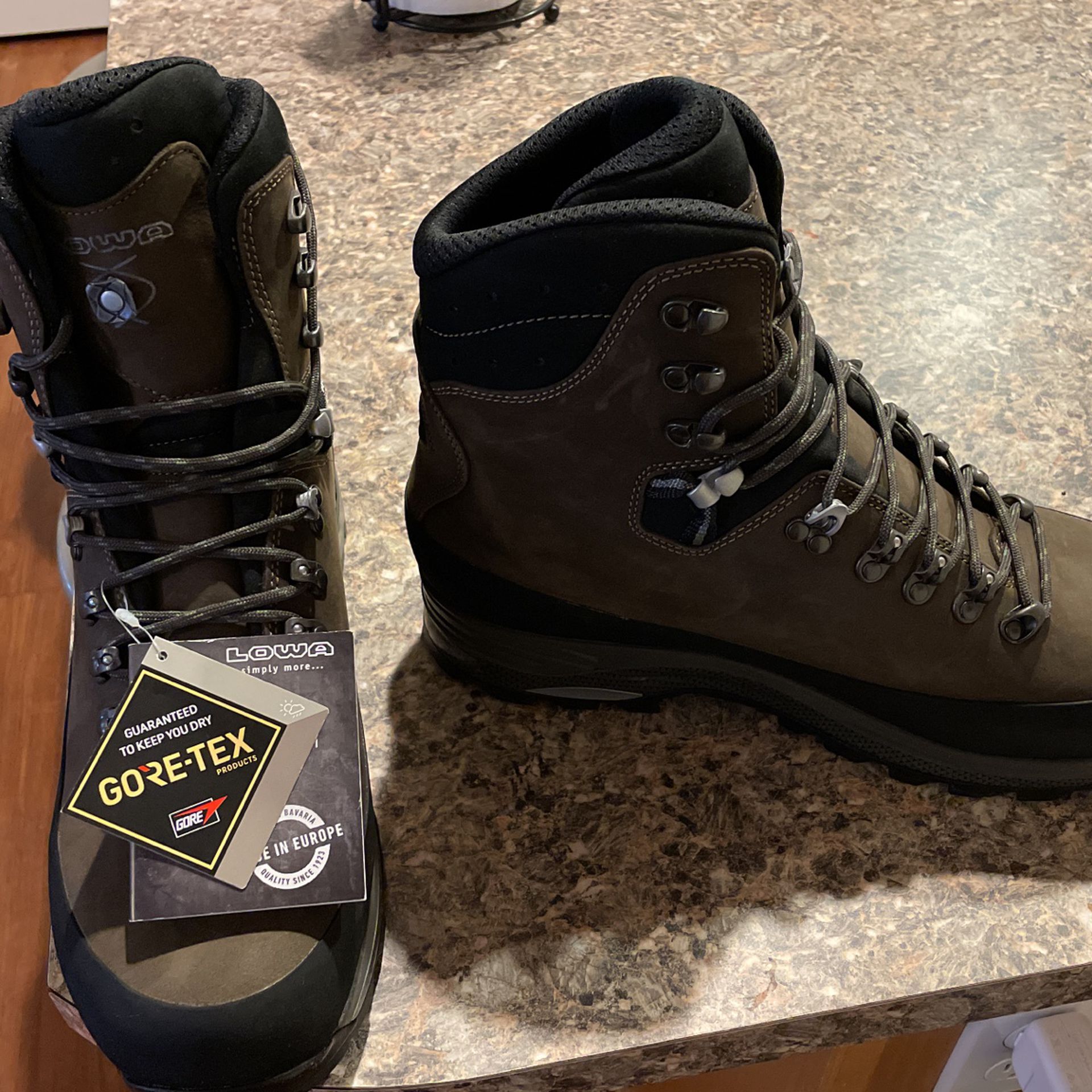 Basistheorie Gom ginder Lowa Tibet GTX Boots for Sale in Lewis Mcchord, WA - OfferUp