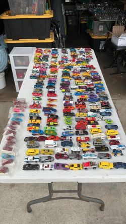 Wheel lot for sale vintage and new cars, mostly hot wheels, and a little bit of matchbox