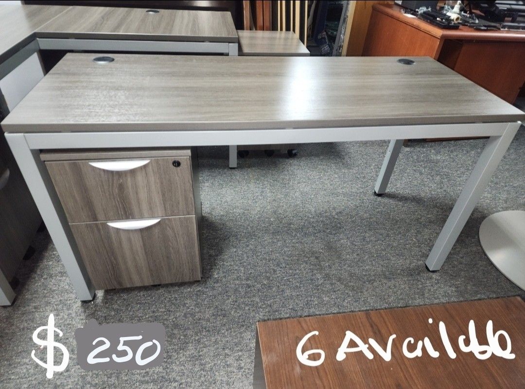 GRAY SINGLE OFFICE DESK