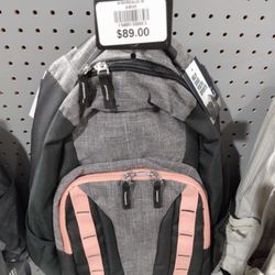 Backpack 🎒 Used Like New Retail Price $89 Plus Taxes Only Asking$45