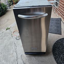 kitchen aid trash compactor