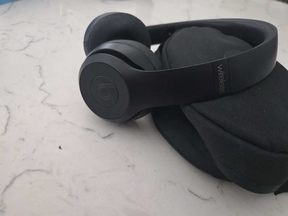 Beats By DR. Dre Beats Solo 3, Almost Brand New
