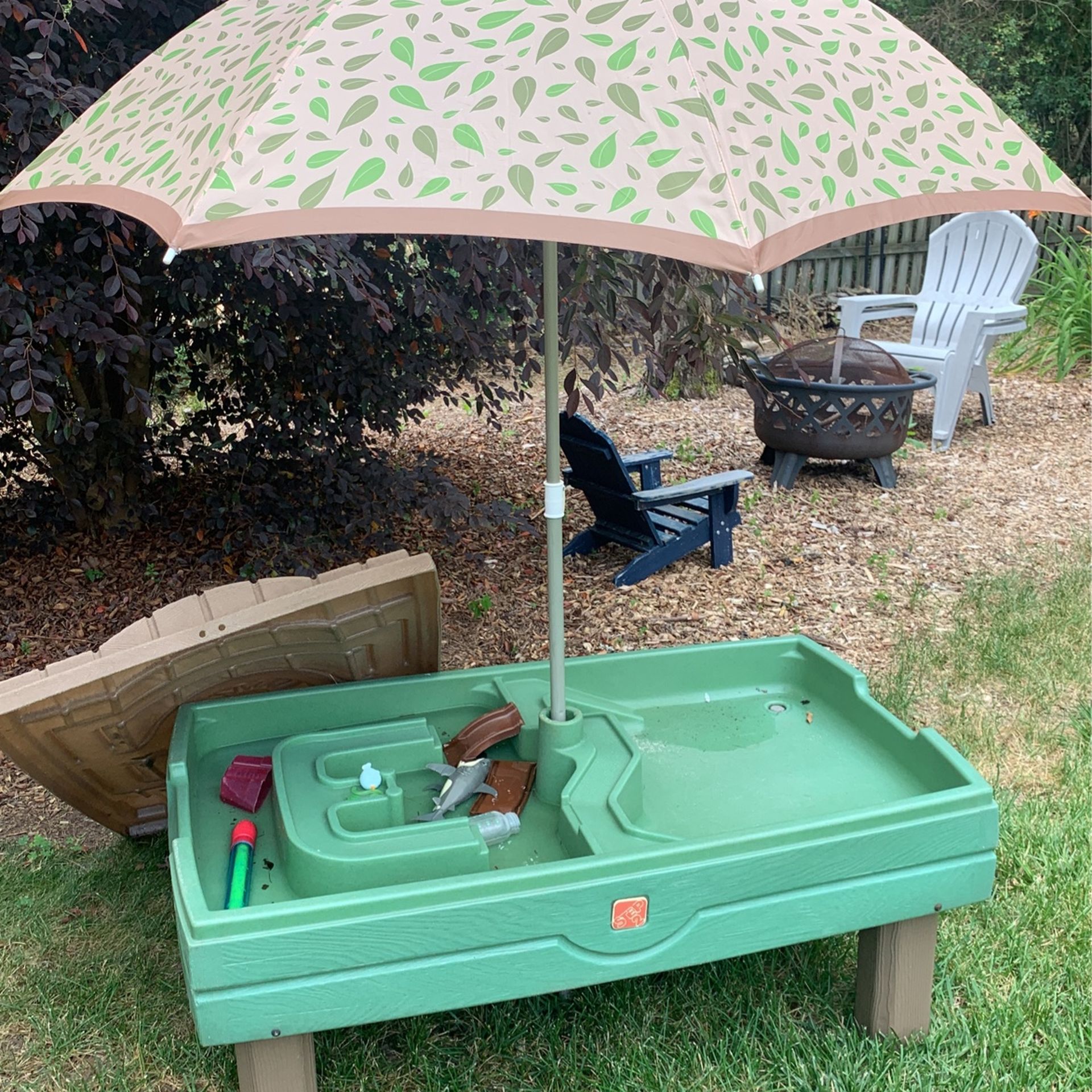 Step2 Naturally Playful Sandbox Kids Water Table Cover and Umbrella