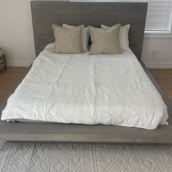 BRAND NEW QUEEN BED NEVER USED